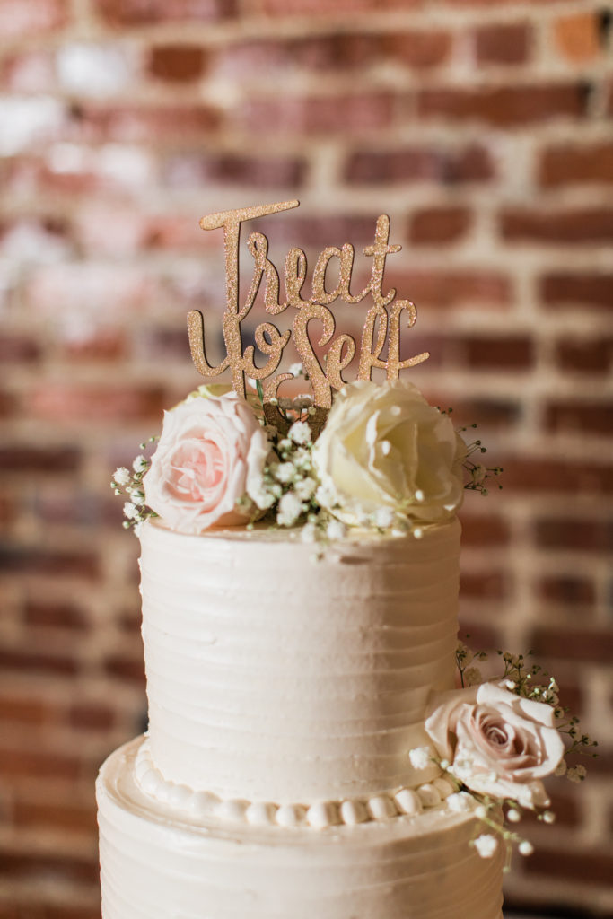 cake, wedding cake, tiered wedding cake, wedding cake topper, wedding cake with flowers, wedding planning, wedding planner, nashville wedding planner, planning + prosecco, modern vintage events, sarah sidwell photography, baked in nashville